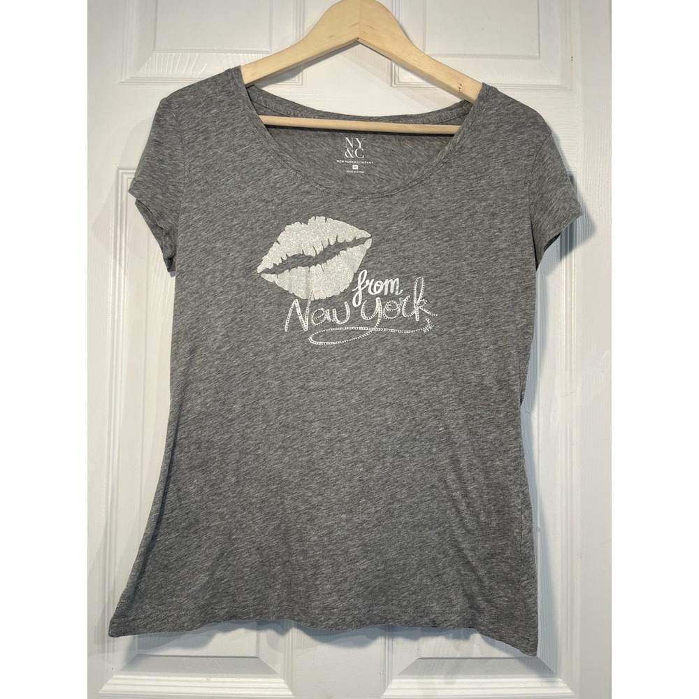 NY & Co Gray New York Lips‎ Graphic Tee Women's Medium Short Sleeve Cotton Top